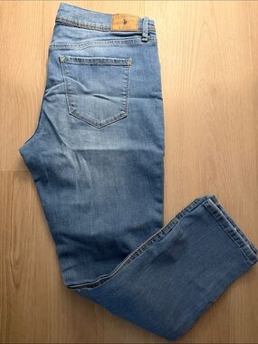U.S. Polo Assn. Women's Light Blue Cropped Straight Jeans